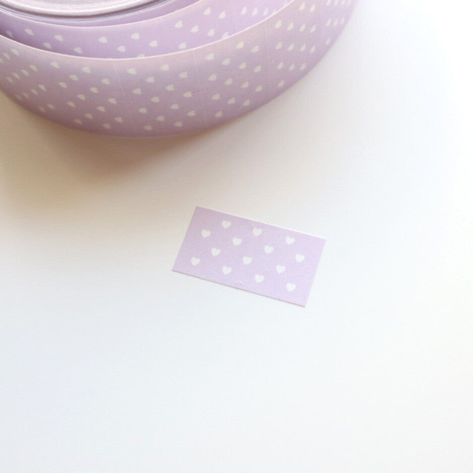 Label sticker with lilac background and white dots.